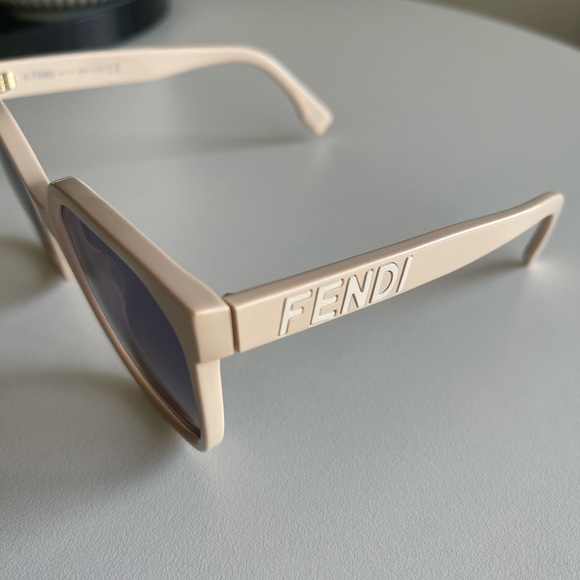 FENDI Gradient Square Sunglasses - Picture 4 of 5